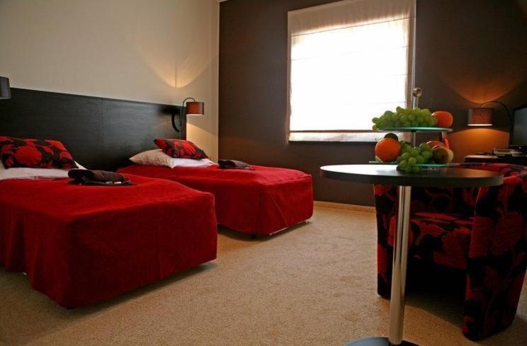 Hotel Altamira Piotrków Trybunalski Kültér fotó